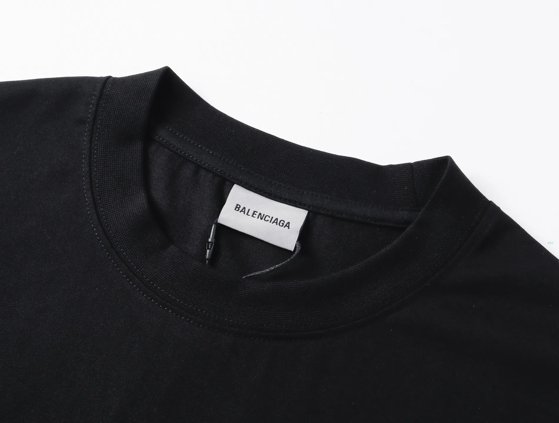【 . Quality】BALENCI*GA/ .SS 26 New Arrival 。 Balenclag* 🏝️ T 。 Retro 。 . Authentic 。 ！ ZP 。 260 ， . ， ， 。 。 ， 。 OS . Same Style ：BL 263783 ：Black Size：XS S M L